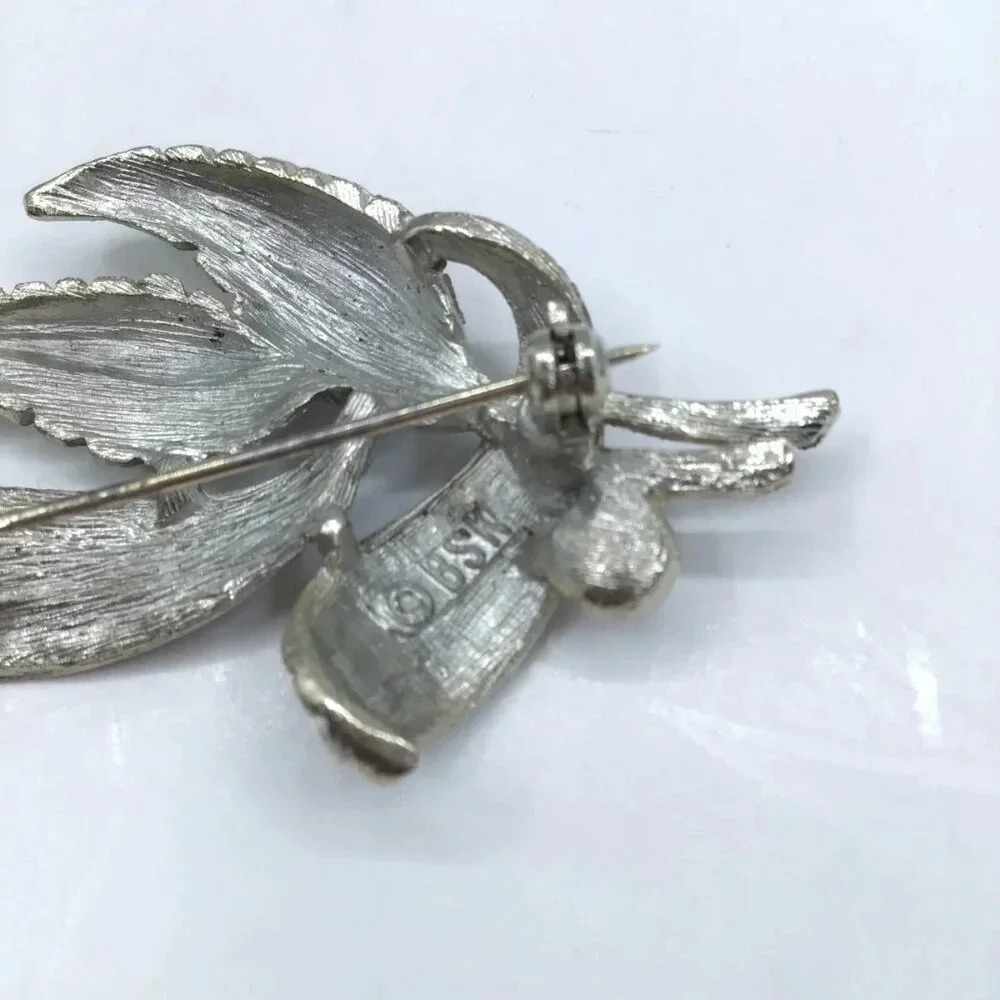 Vintage 1950s BSK Woolworth's Brooch Pin Silver Tone Leaves Feathers Faux Pearl - Picture 11 of 11